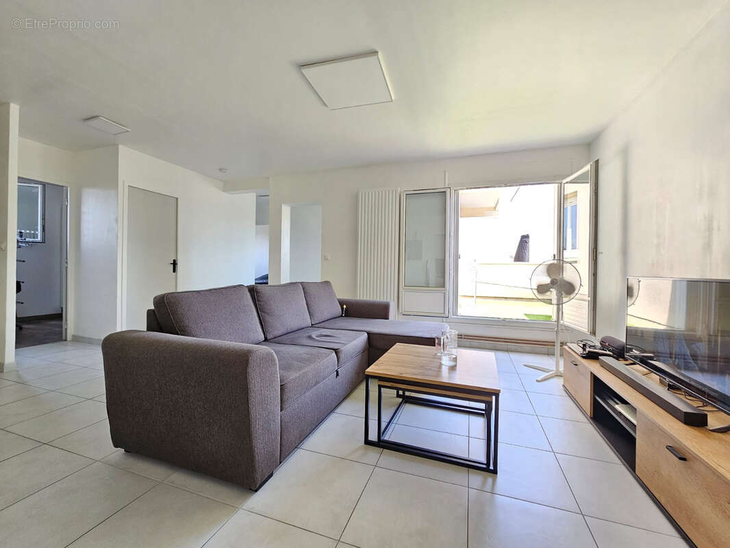 Appartement F3 bis lumineux avec terrasse, garage et cave - Quartier Malus à Bourges - photo 2