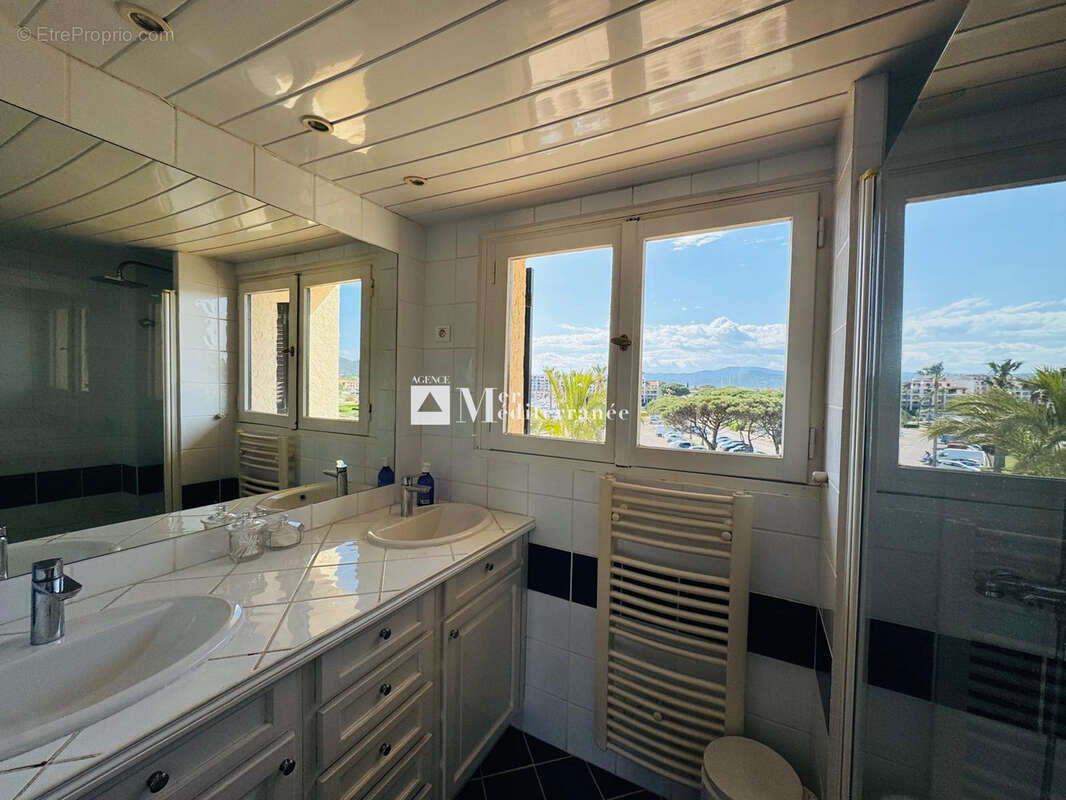 Appartement à COGOLIN