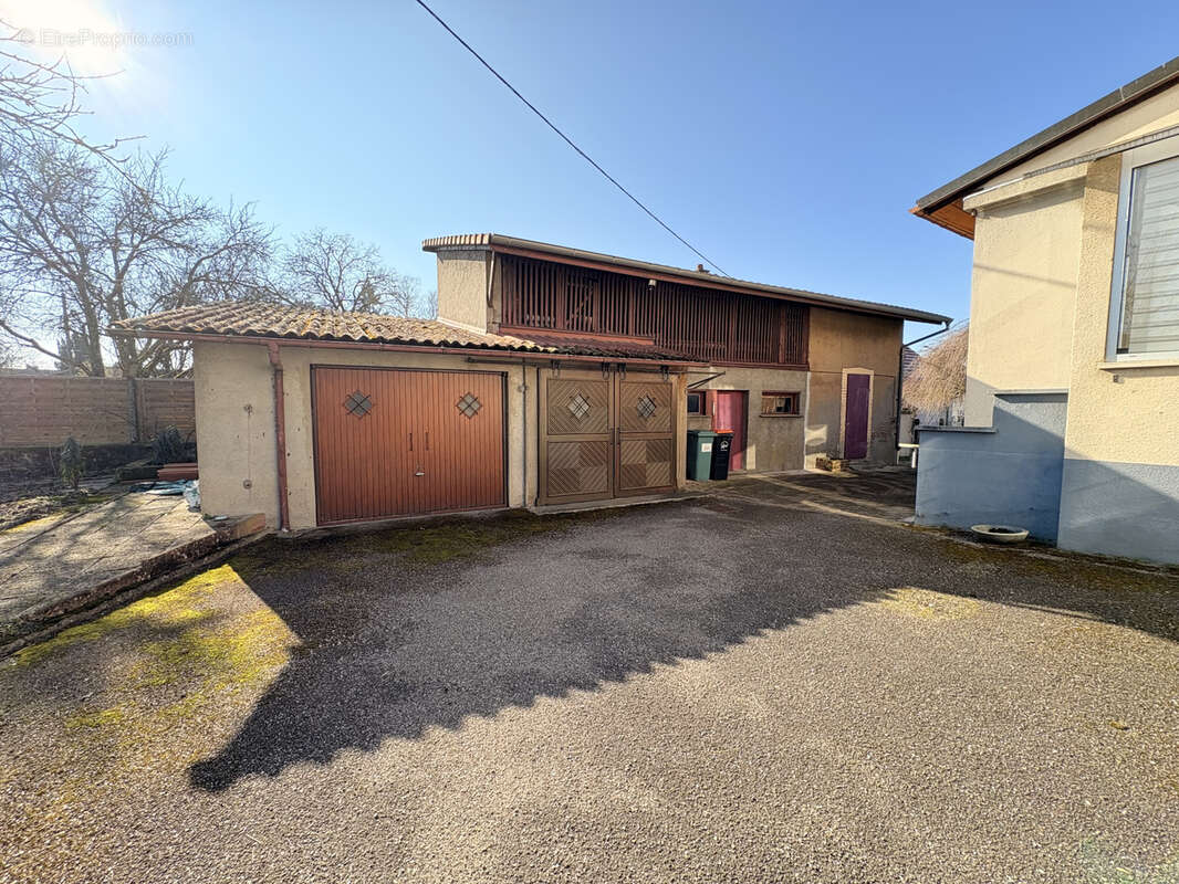 Maison à MONTREUX-VIEUX