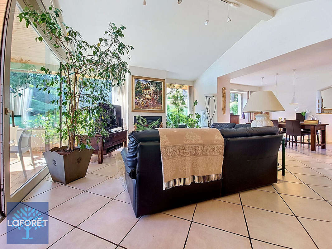 Maison Saint Martin La Plaine 10 pièces 241.54 m2 - photo 5