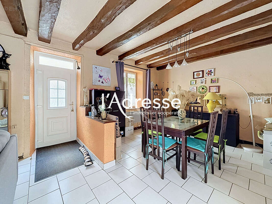 Maison de bourg à vendre à Truyes. - photo 5