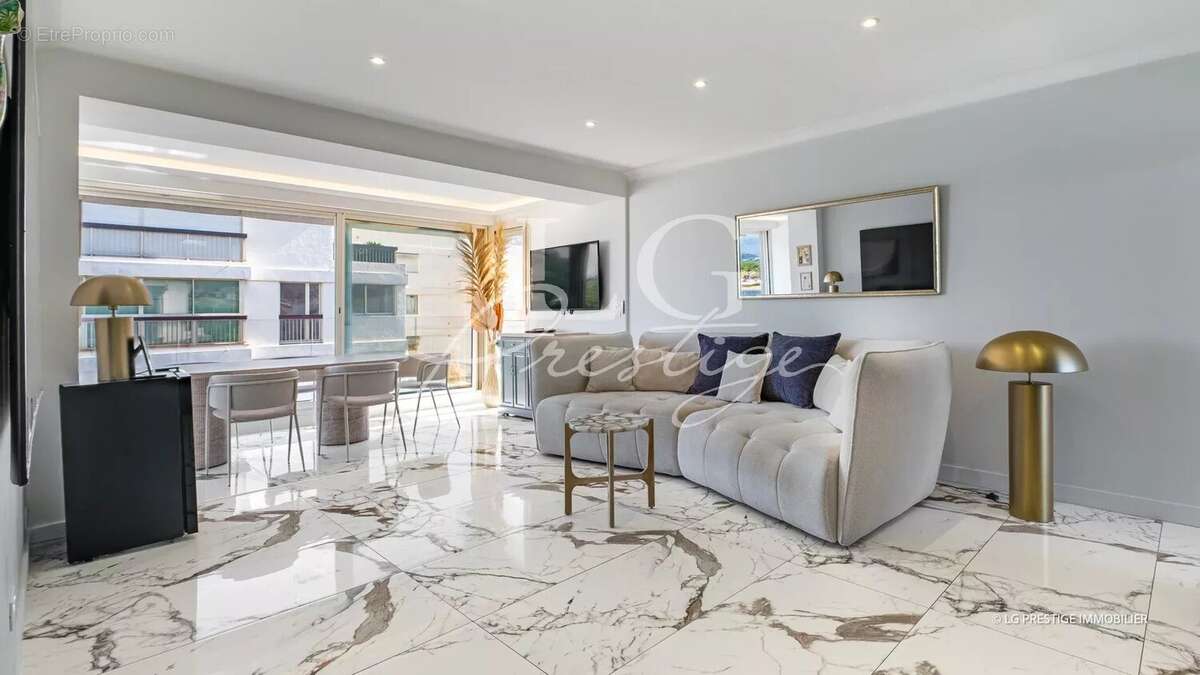 Appartement à MANDELIEU-LA-NAPOULE