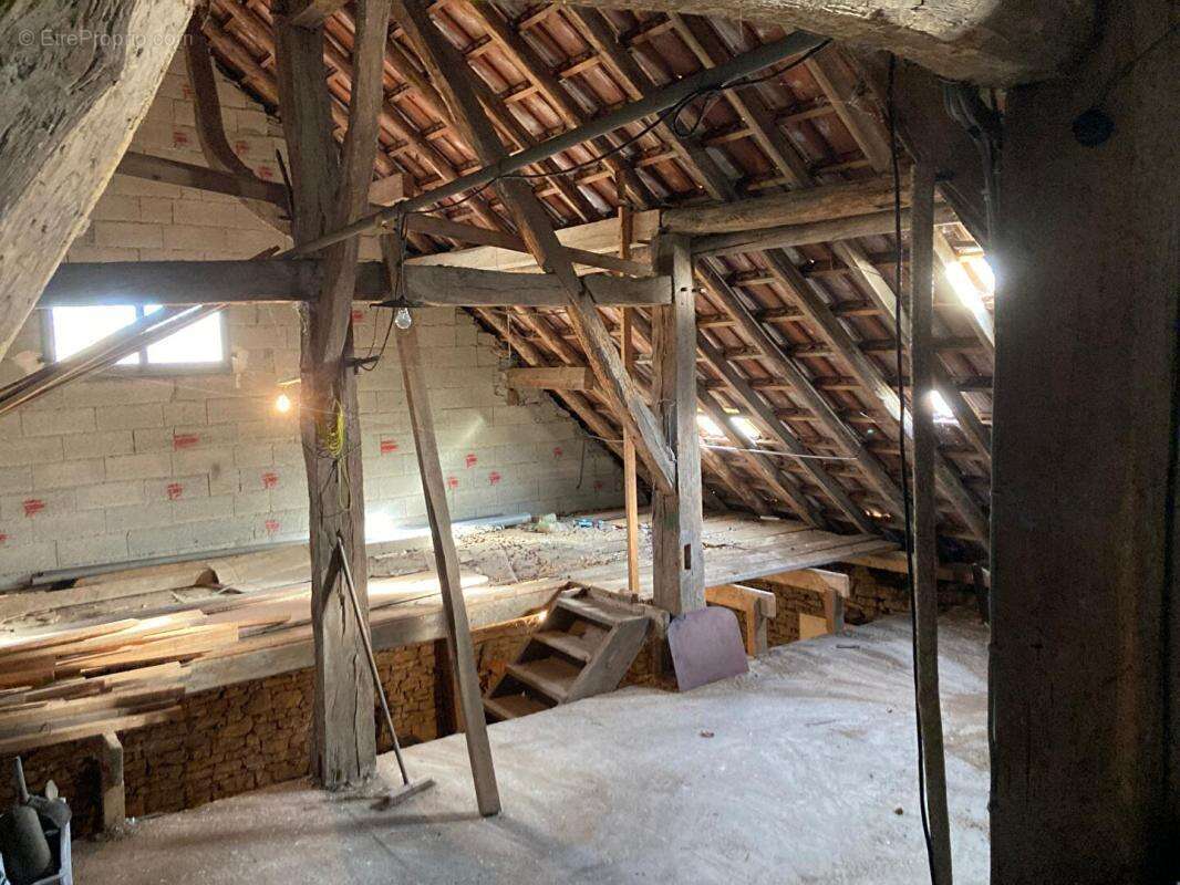 Maison à MONTECHEROUX