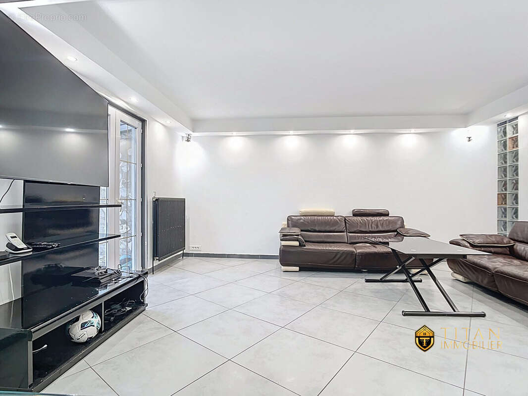  Maison semi-individuelle, 3 chambres, 2 bureaux, grarage, jardin sud, Gravelines Titan Immobilier - Maison à GRAVELINES