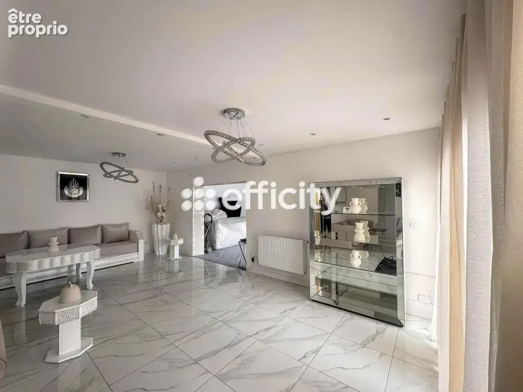 Maison 5 pièces 180 m² à vendre à Vaulx-En-Velin (69120) - photo 10