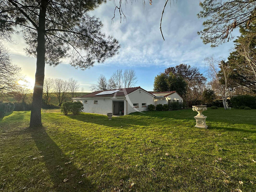 Terrain à MONTASTRUC-LA-CONSEILLERE