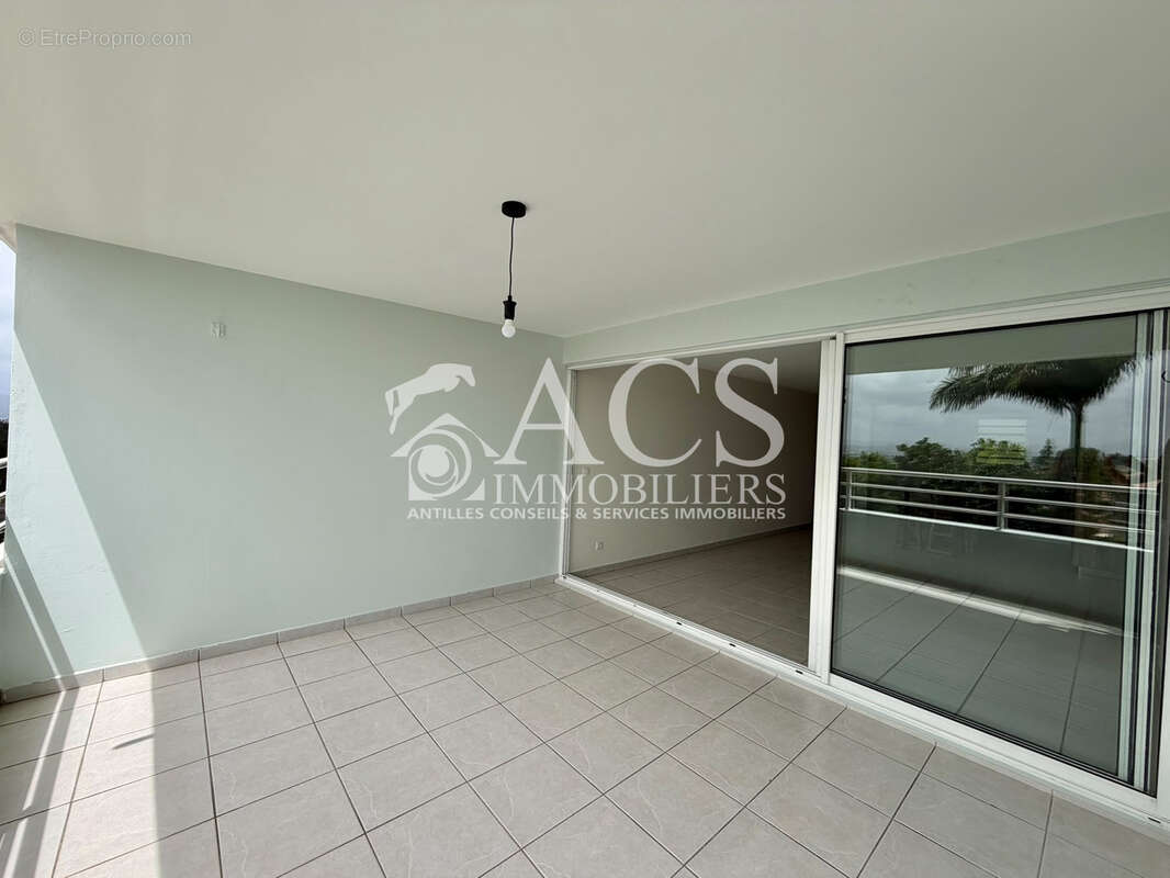 Appartement de type F3 -  Vue dégagée - Morne Pavillon - LE LAMENTIN - photo 4