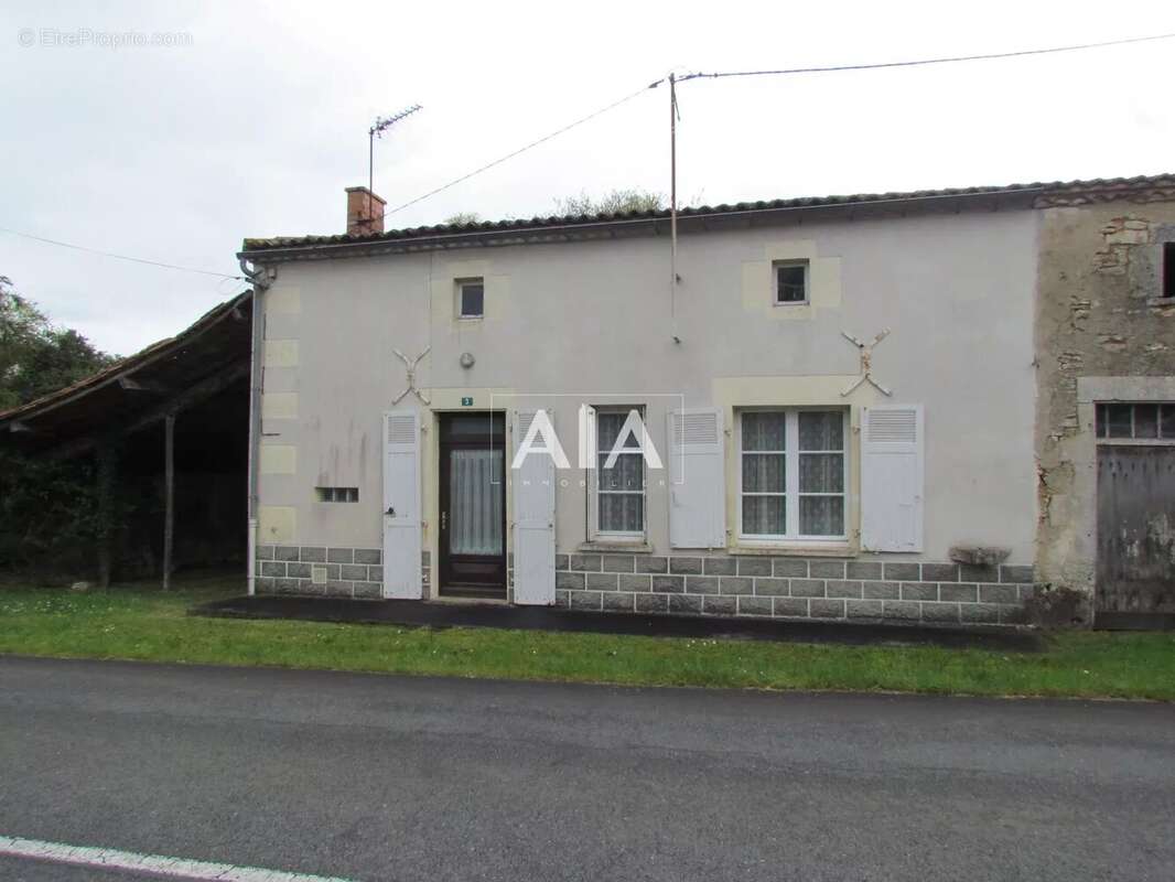Maison à SAINT-COUTANT