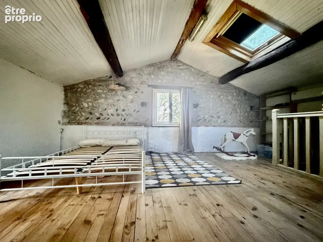 NOE - Corps de ferme 160 m2 et dépendances. - photo 9