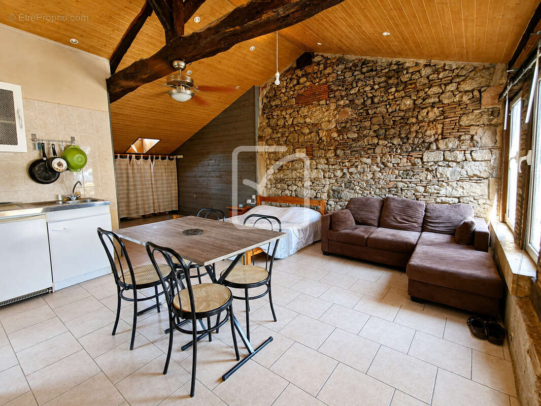 Rare   propriété équestre près de villeréal   20 ha   25 boxes   2 aires couvertes   2 habitations - photo 22