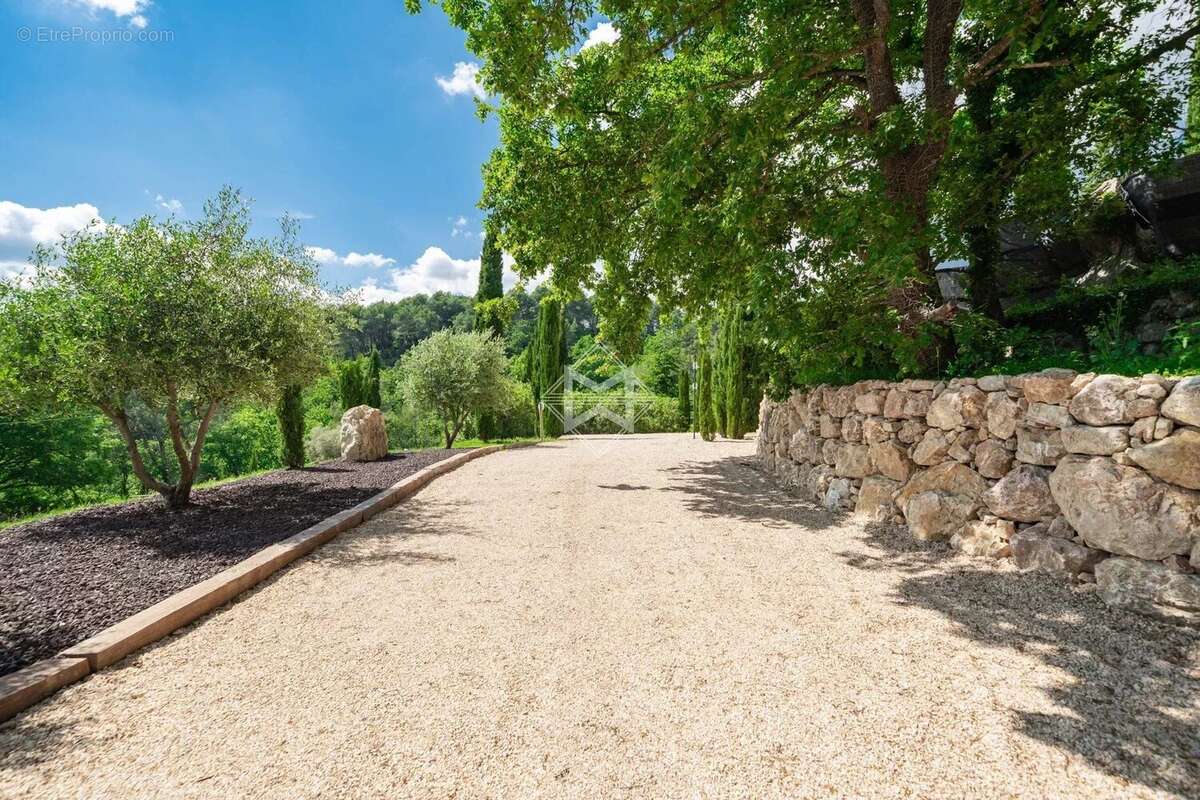 Maison à TOURRETTES