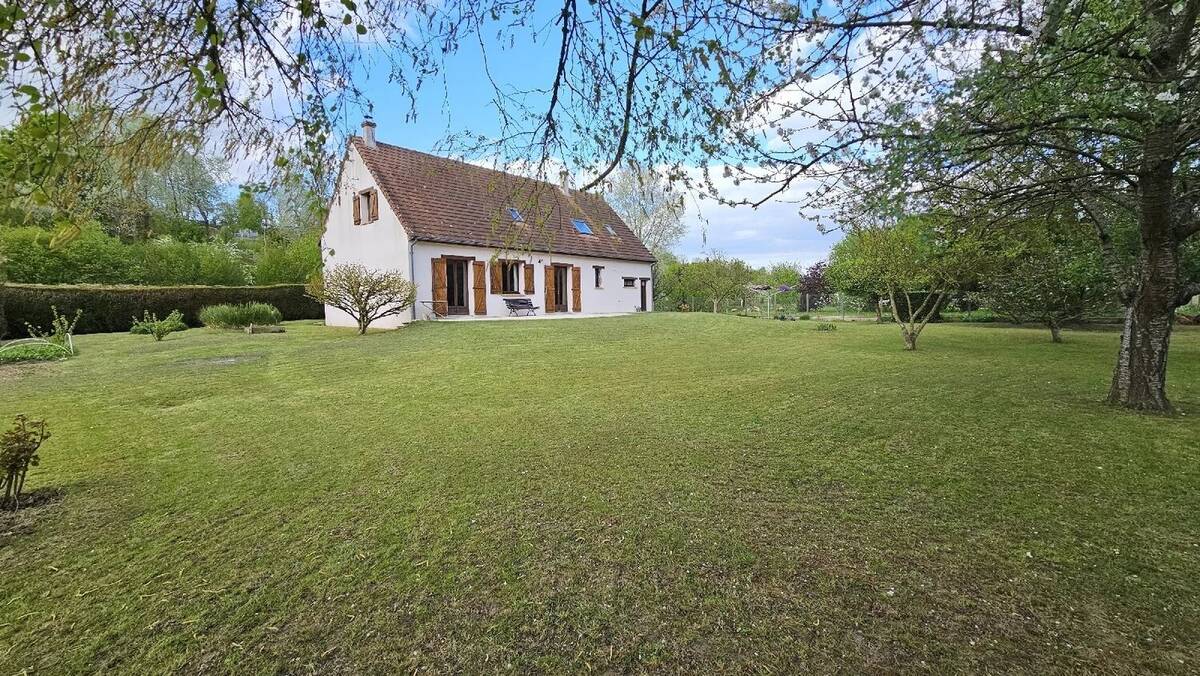 Maison à MONDONVILLE-SAINT-JEAN