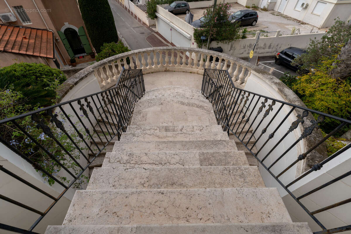 Commerce à CARRY-LE-ROUET