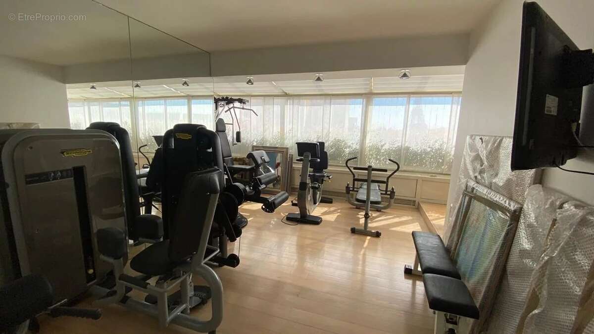 Appartement à PARIS-16E