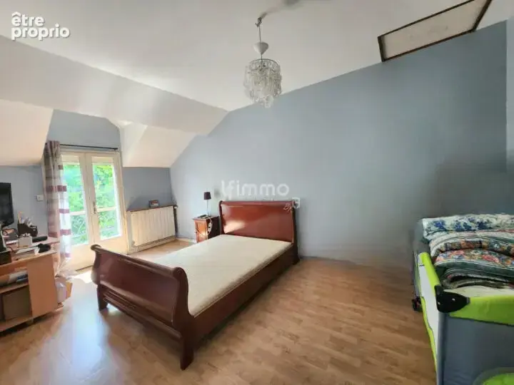 Maison familiale avec jardin et dépendance - photo 6
