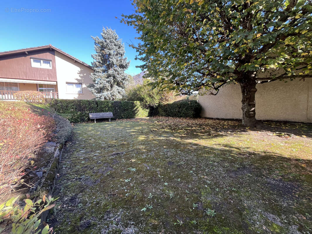 Appartement à SAINT-PRIEST-EN-JAREZ