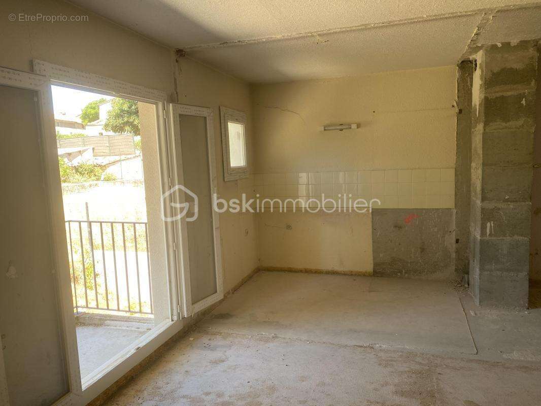 SAINT-CHRISTOL ((84) - Créez votre T3 sur mesure ! Plateau sous forme d'appartement de 103 m² env. situé au 1er étage avec ascen - photo 12
