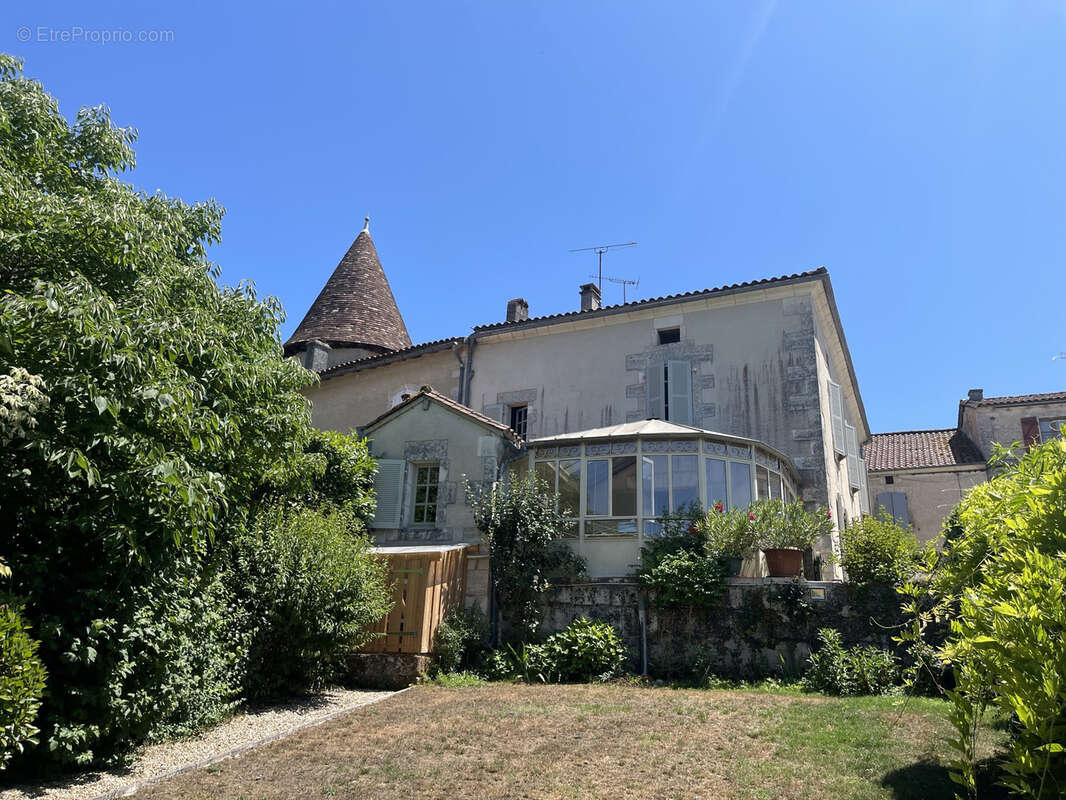 Maison à CHAMPAGNAC-DE-BELAIR