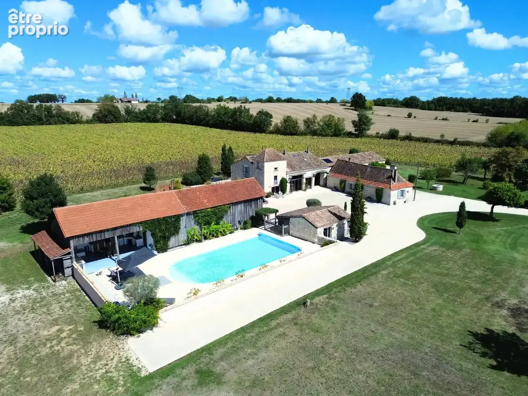 Superbe Ferme Restaurée avec Logements Flexibles, Piscine et Dépendances - photo 20