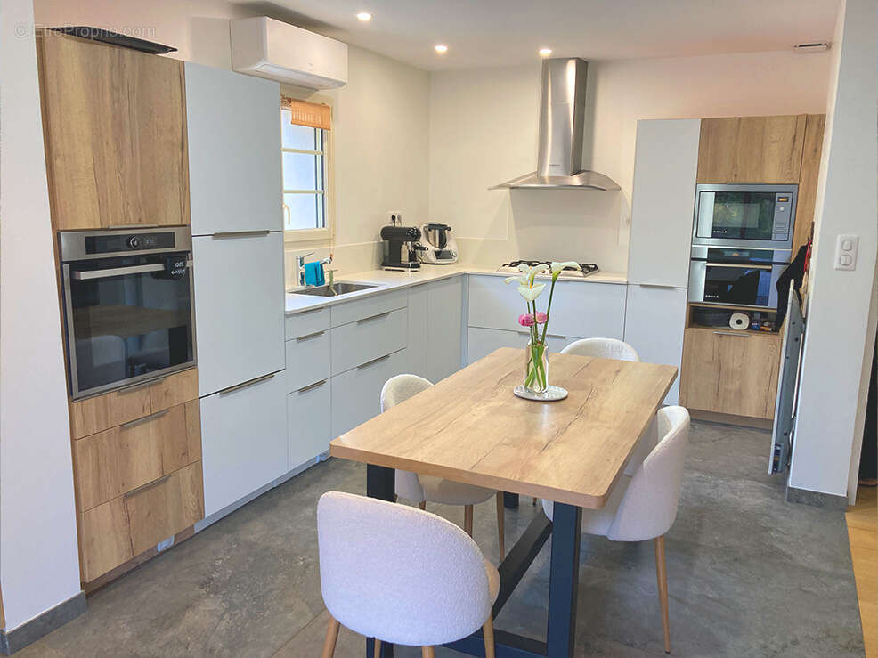 Maison à ROCHEMAURE