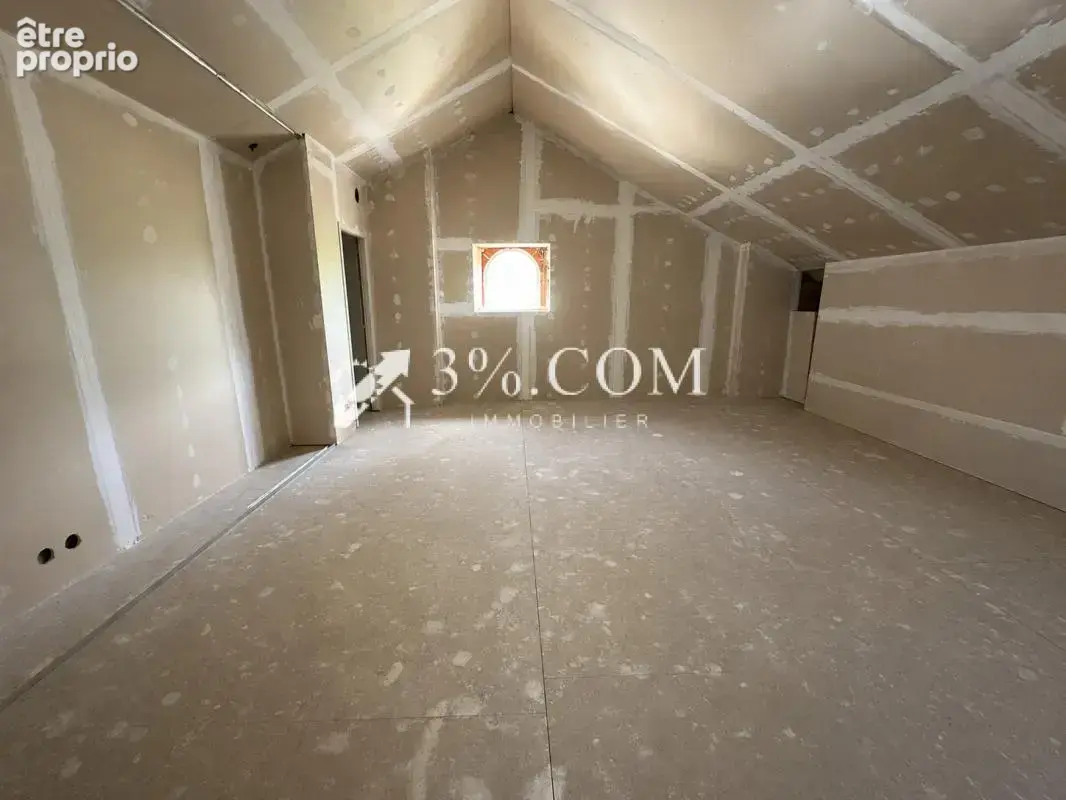 Maison - 4 chambres - garages - dependances - atelier - terr - photo 16