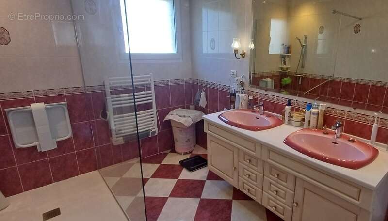 Grande maison à vendre 5 pièces FOUQUEBRUNE (16) + dépendances sur terrain d'env 6800 m2 - photo 25
