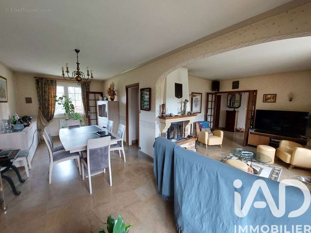 Photo 5 - Maison à MONTCENIS