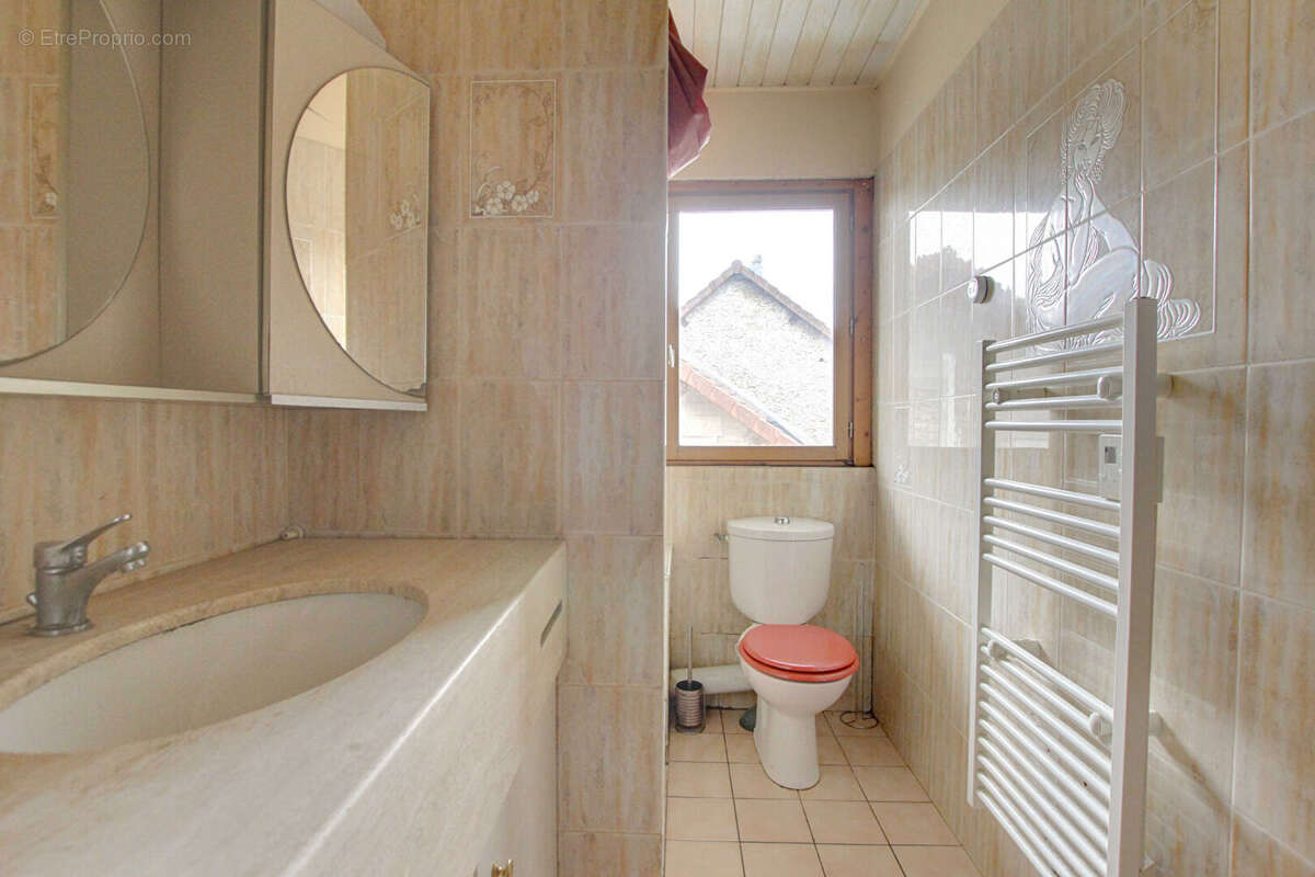 Appartement à SERRIERES-EN-CHAUTAGNE