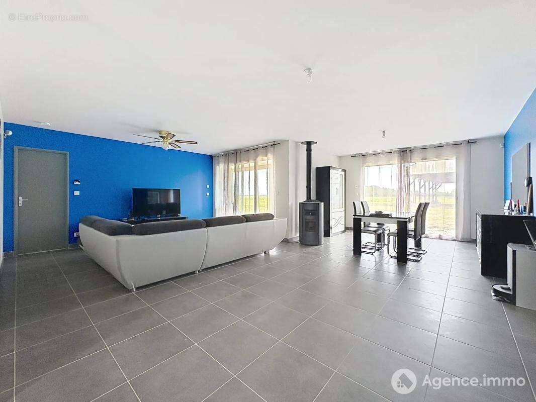 Maison récente de 5 pièces de 133 m² à Saint-Denis-de l'Hôtel - photo 4