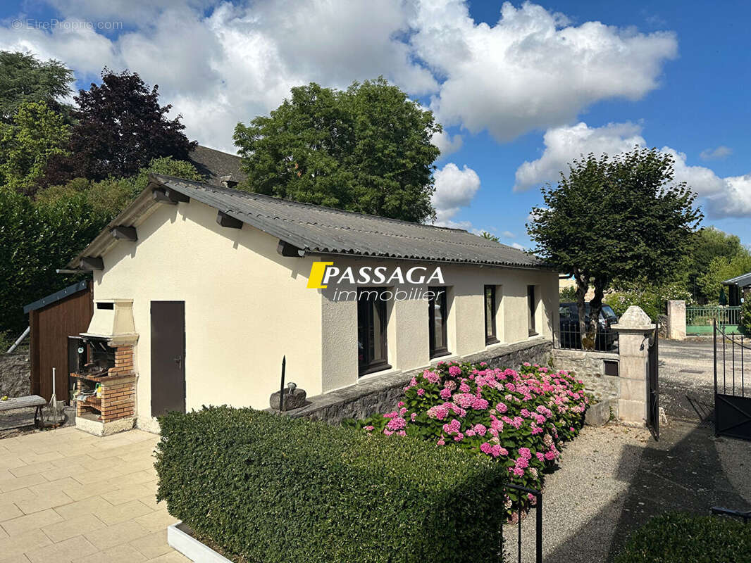 A VENDRE - Maison d'habitation avec cour, jardin et studio - BERTHOLENE - photo 5