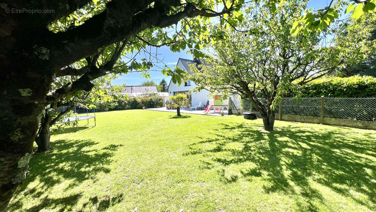 Maison à SAINT-CLEMENT-DE-LA-PLACE