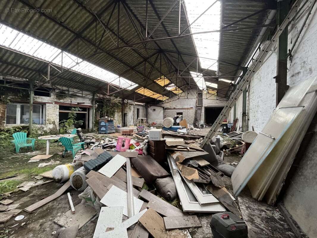 Parking à NEUVILLE-SOUS-MONTREUIL