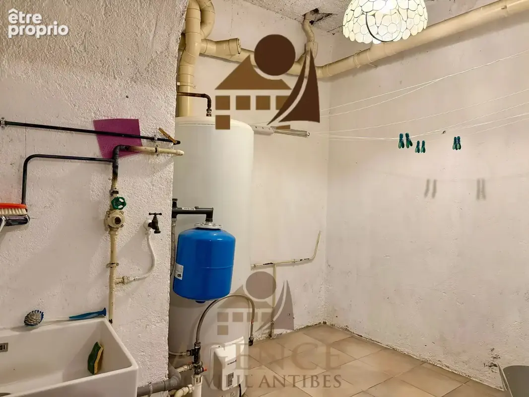 Vieil antibes – maison de village avec terrasse et garage - photo 11