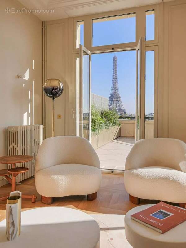 Appartement à PARIS-16E