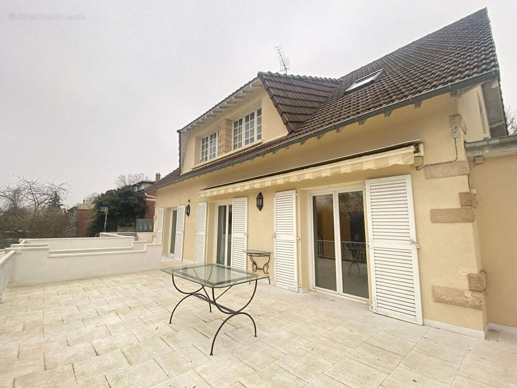 Maison à MEZY-SUR-SEINE