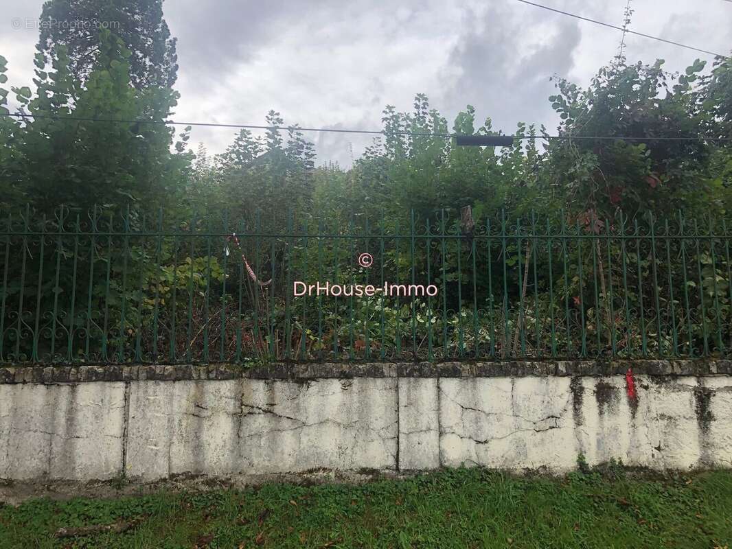 Terrain à BOURBONNE-LES-BAINS
