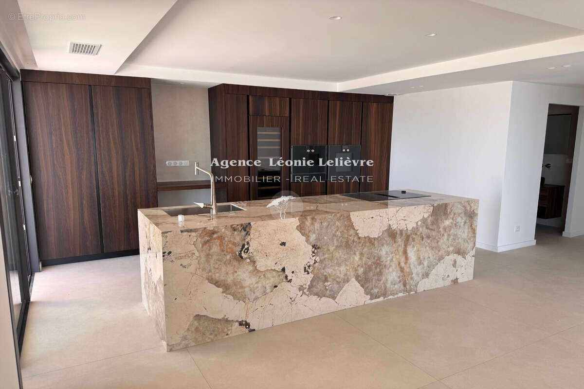 Maison à LES ISSAMBRES