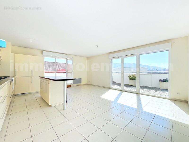 Appartement_T4_Annemasse_Proche_Genève_Ceva_tram_Suisse_investissement_hyper_centre_Séjour_cuisne_terrasse_ - Appartement à ANNEMASSE