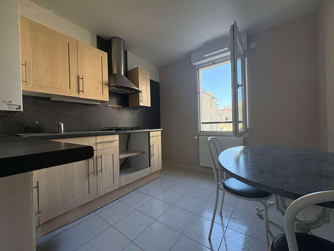 T3  de 67 m2 face au château - photo 5