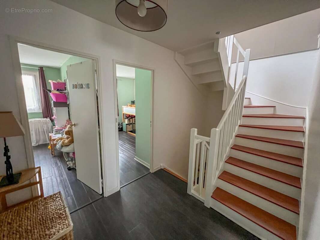 Maison à LE MESNIL-SAINT-DENIS