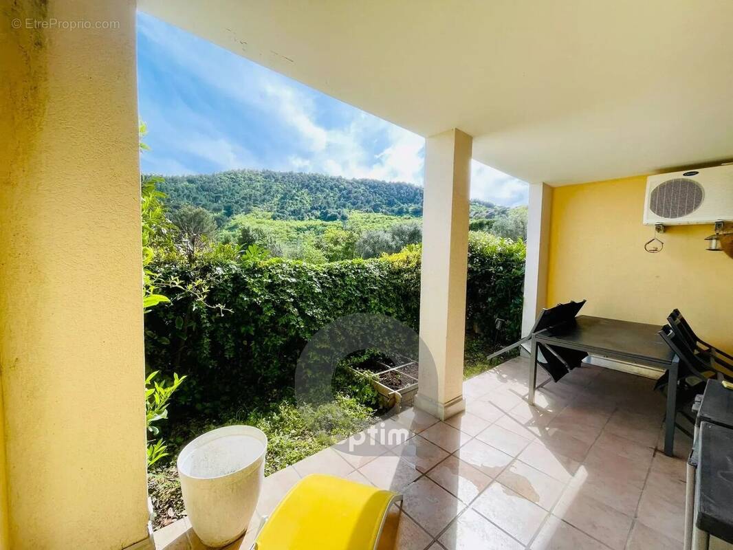 Appartement à EZE