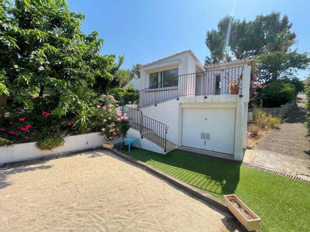 A vendre bandol 83150 villa 5 pieces 2500 m2 de terrain piscine maison d amis - photo 8