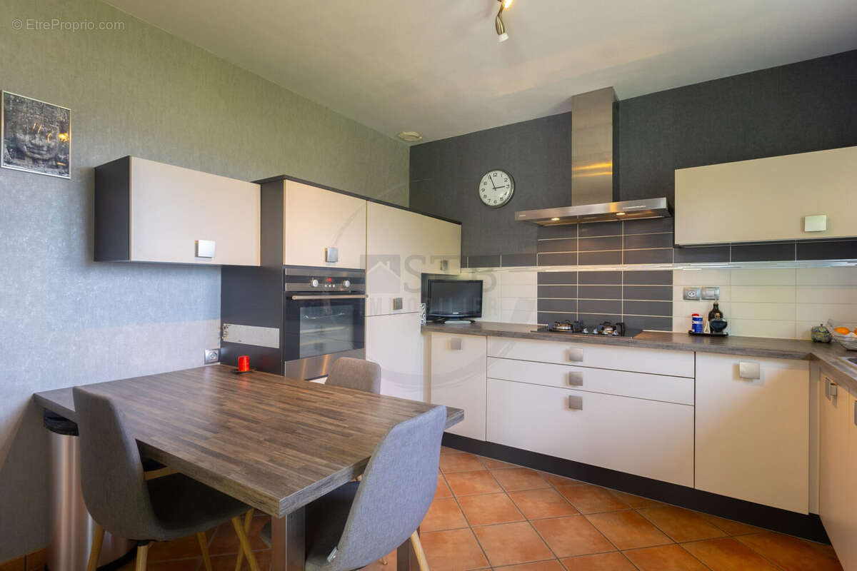 Maison à CHARMES-SUR-RHONE