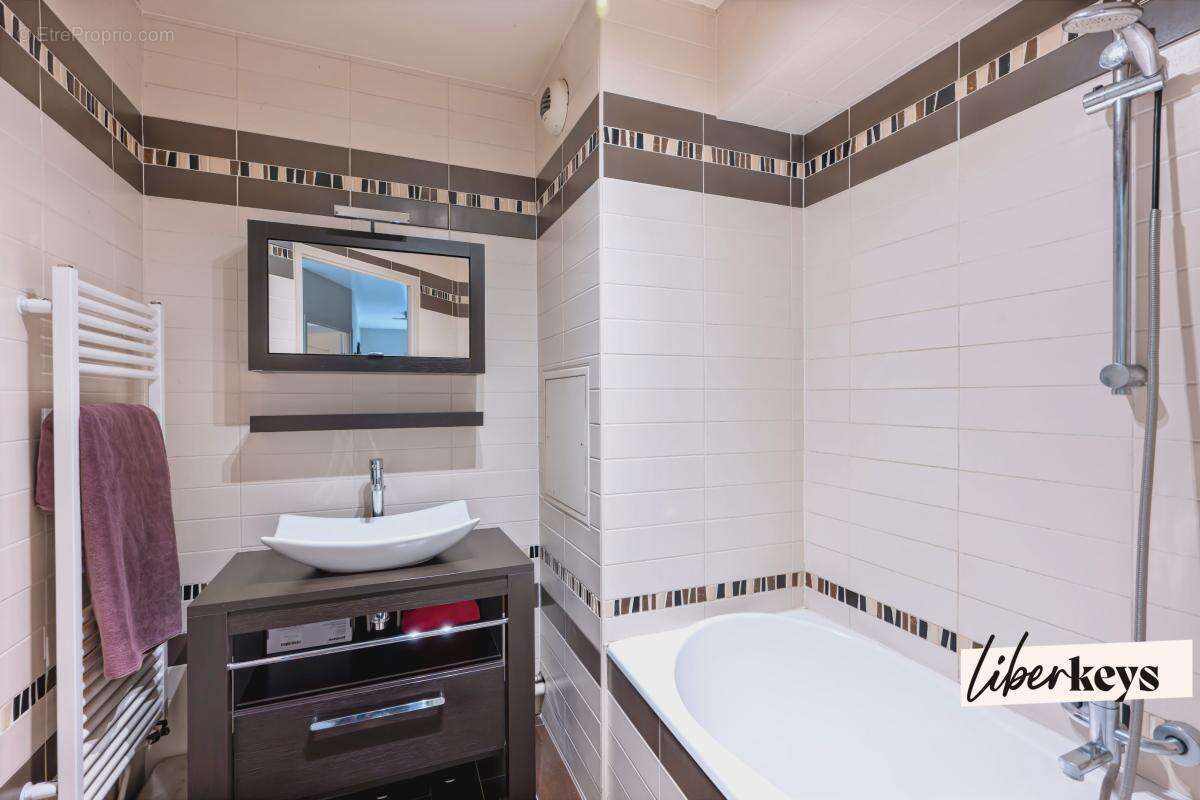 Appartement à COURBEVOIE