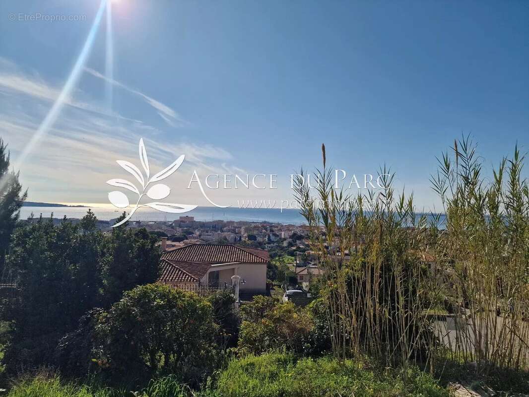 Terrain à VALLAURIS