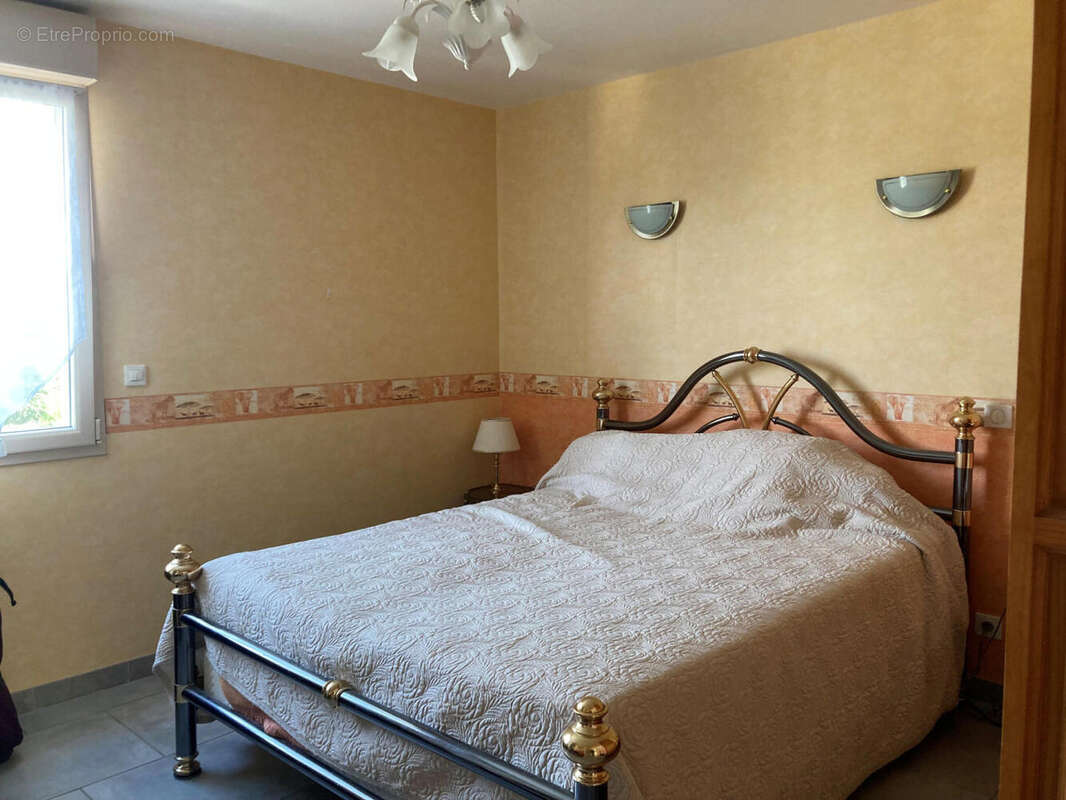 ch 3 bis - Maison à SAINT-PIERRE-LAFEUILLE