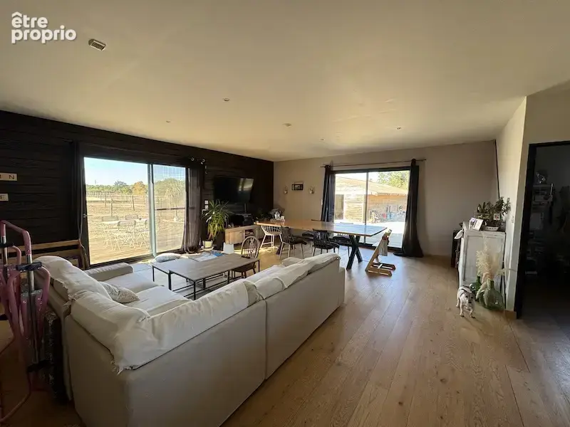 Maison de plain-pied avec 3.25 ha et écuries. - photo 9