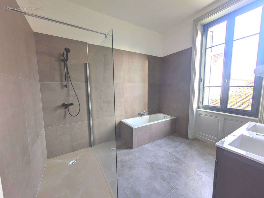 Proche du centre de FEURS, Appartement de 125m2 à vendre. - photo 3