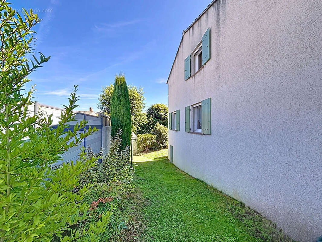 Maison à LE PUY-SAINTE-REPARADE