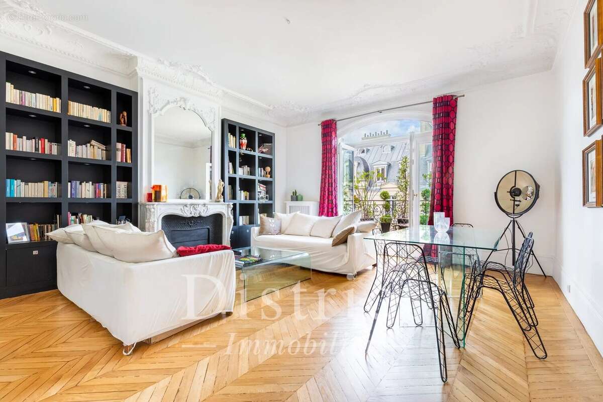 Appartement à PARIS-17E